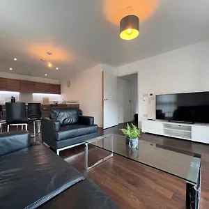  Apartment Modern 2br 2ba Wparking Sleeps 6 Comfortably United Kingdom