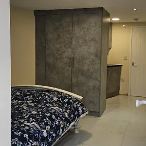  Apartment Cozy Near To Tube Station United Kingdom